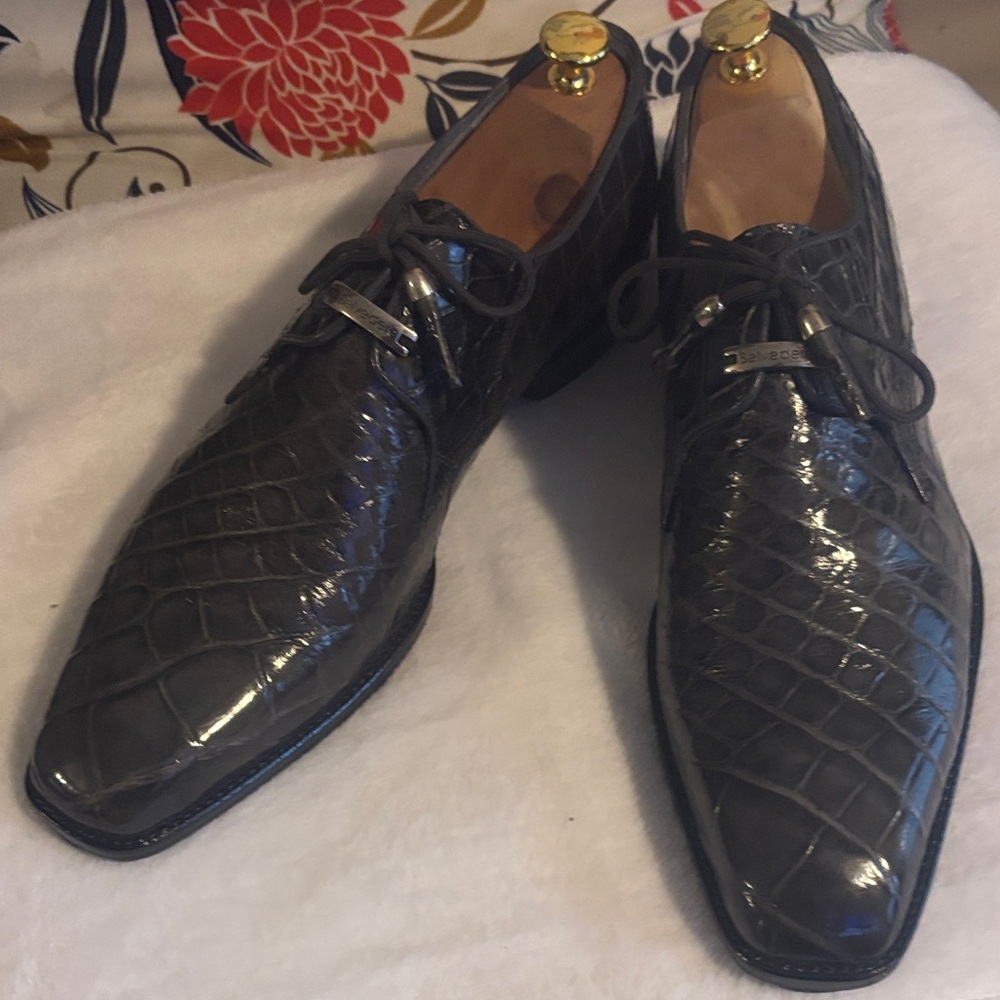 Sophisticated grey alligator shoes
